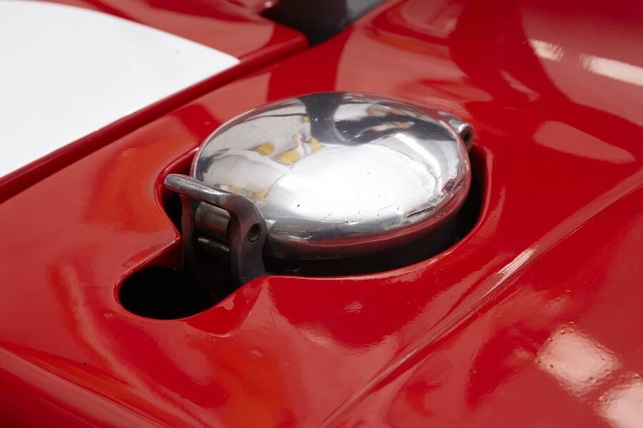 Image 14/50 of Lola T290 (1972)