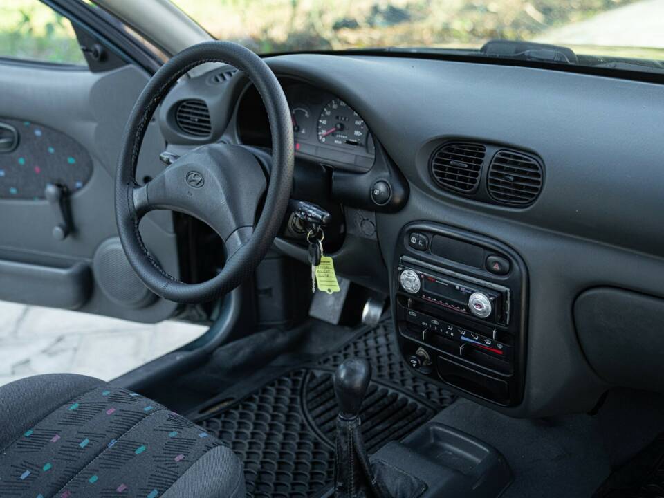 Image 20/46 of Hyundai Accent 1.3 (1997)
