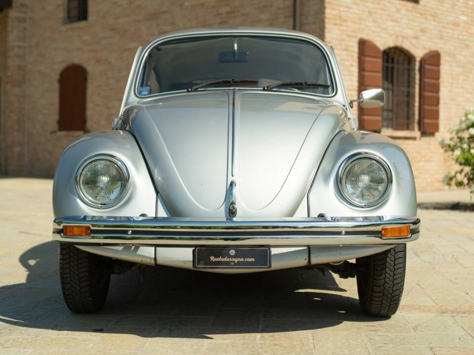 Imagen 3/46 de Volkswagen Beetle 1200 &quot;Jeans Bug&quot; (1982)