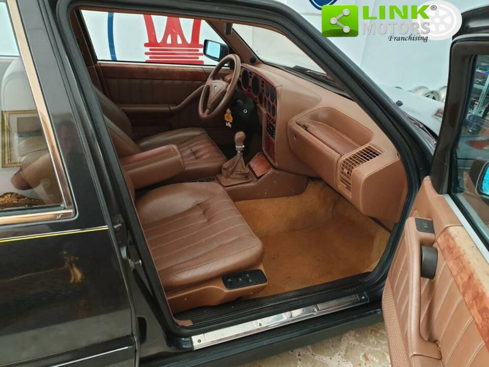 Afbeelding 31/50 van Lancia Thema 8.32 (1989)