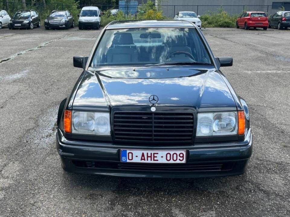 Image 4/8 of Mercedes-Benz 400 E (1991)