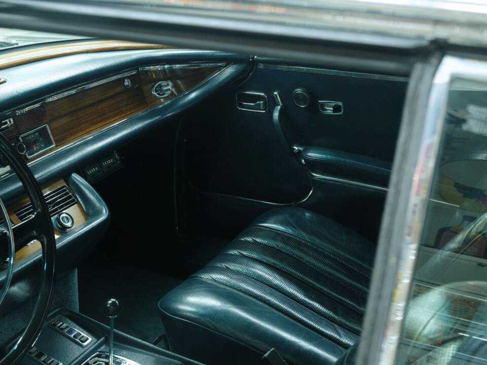 Image 30/50 of Mercedes-Benz 280 SE 3,5 (1970)