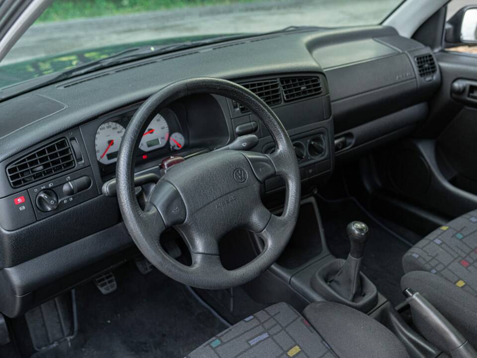 Image 21/37 of Volkswagen Golf III 1.6 (1997)