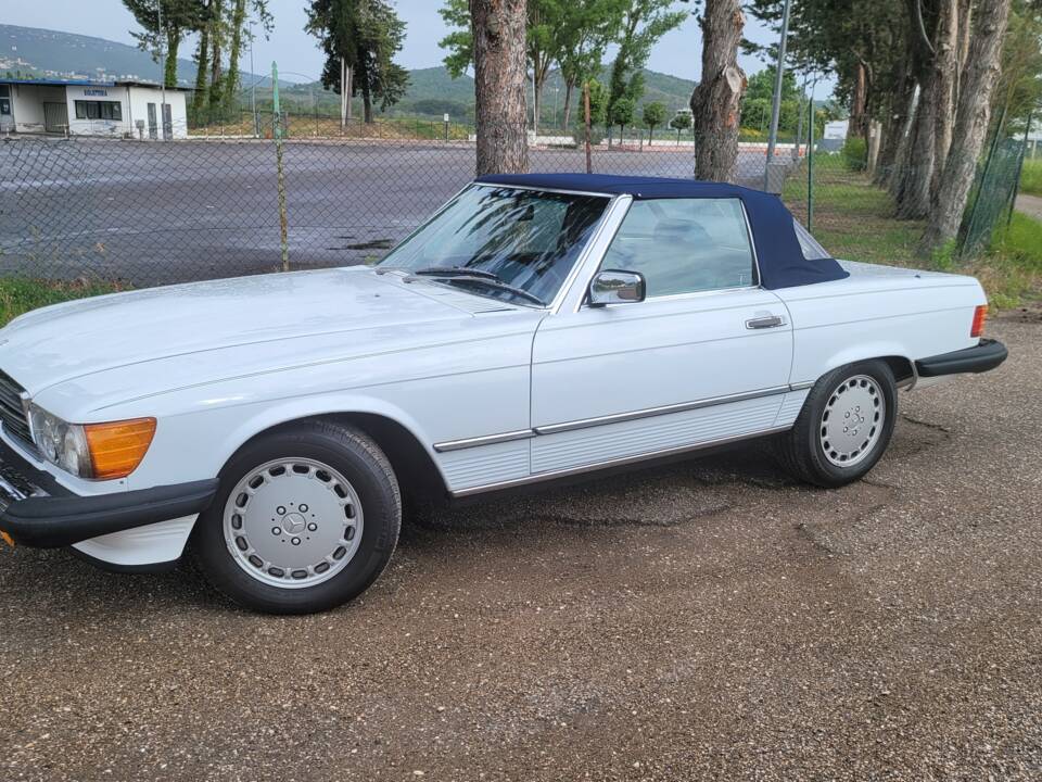 Image 18/23 de Mercedes-Benz 560 SL (1987)