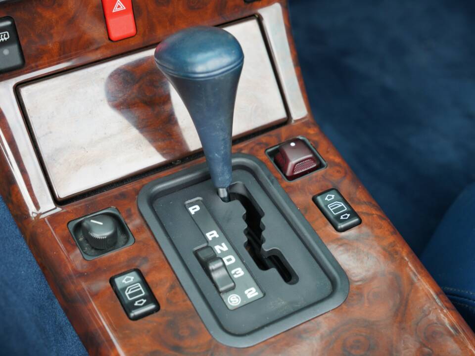 Image 13/50 de Mercedes-Benz 300 SL (1991)