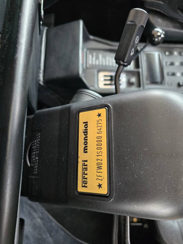 Image 17/33 of Ferrari Mondial 3.2 (1986)