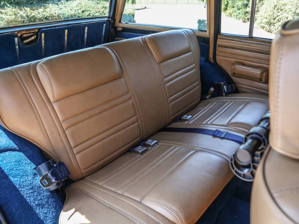 Bild 24/44 von Jeep Grand Wagoneer (1988)