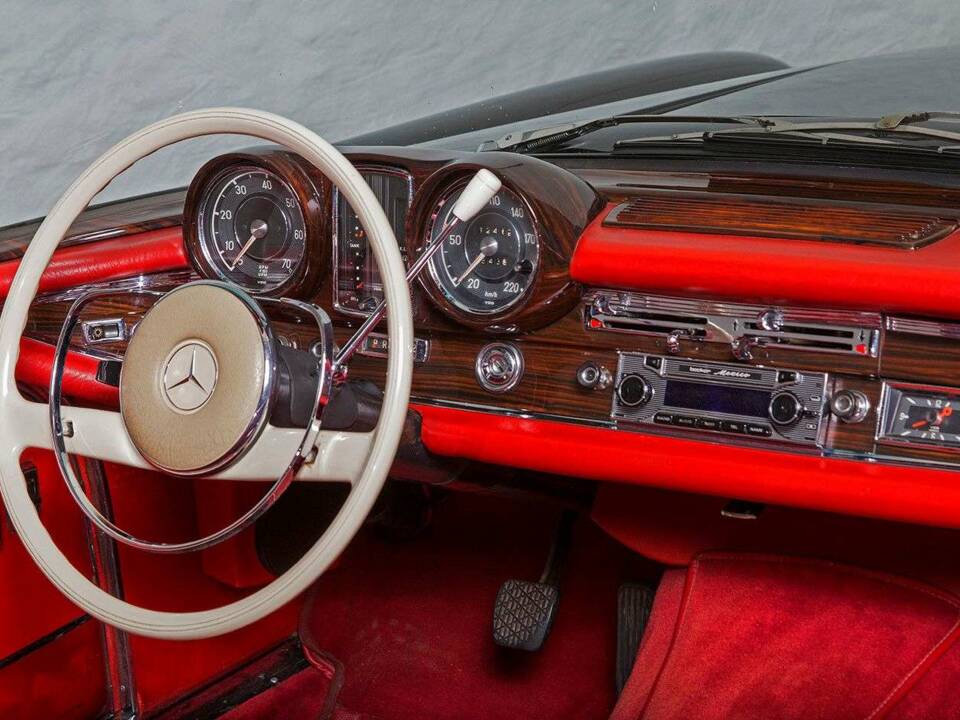 Image 27/34 of Mercedes-Benz 280 SE (1966)