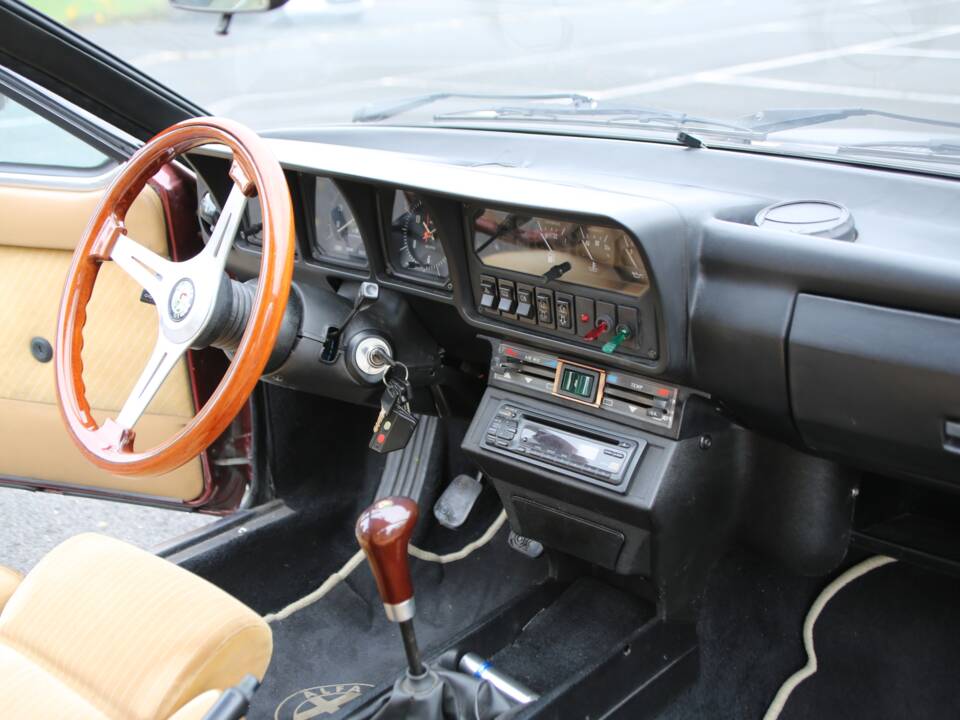 Immagine 29/30 di Alfa Romeo GTV 6 2.5 (1985)