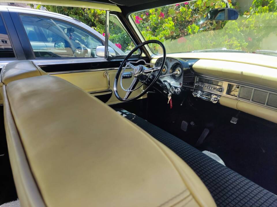 Bild 33/50 von Chrysler New Yorker (1954)