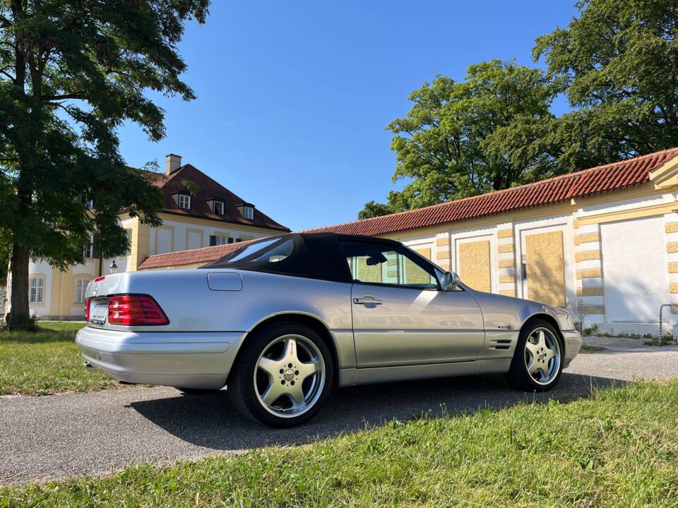 Image 17/91 of Mercedes-Benz SL 320 "Final Edition" (2001)