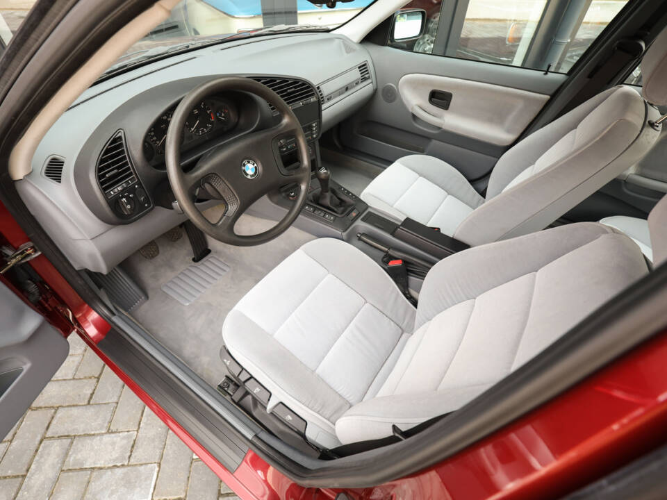 Image 5/88 de BMW 320i (1996)