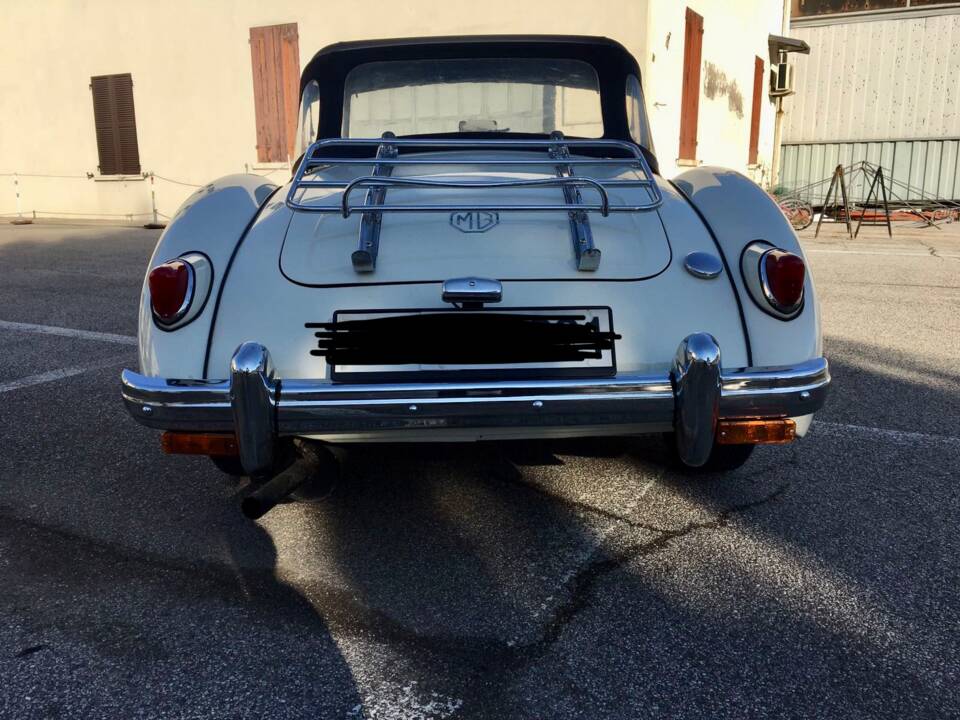 Image 9/10 of MG MGA 1500 (1959)