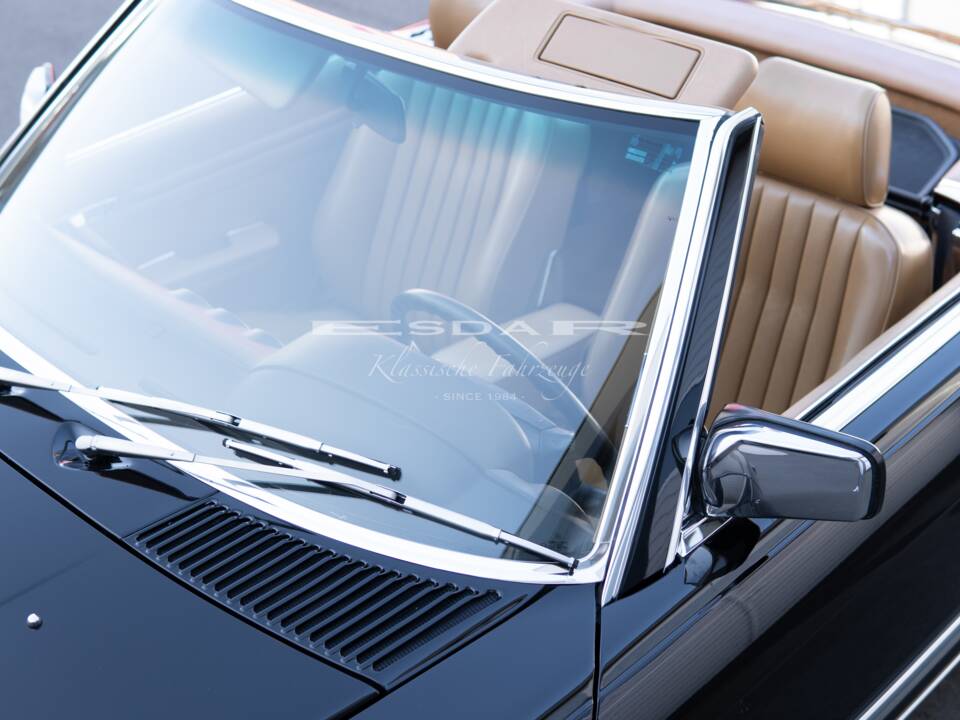 Image 16/37 of Mercedes-Benz 560 SL (1989)