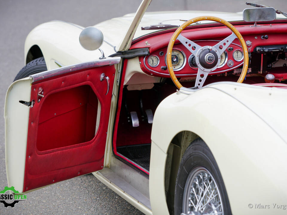 Immagine 4/50 di Austin-Healey 3000 Mk II (BT7) (1961)