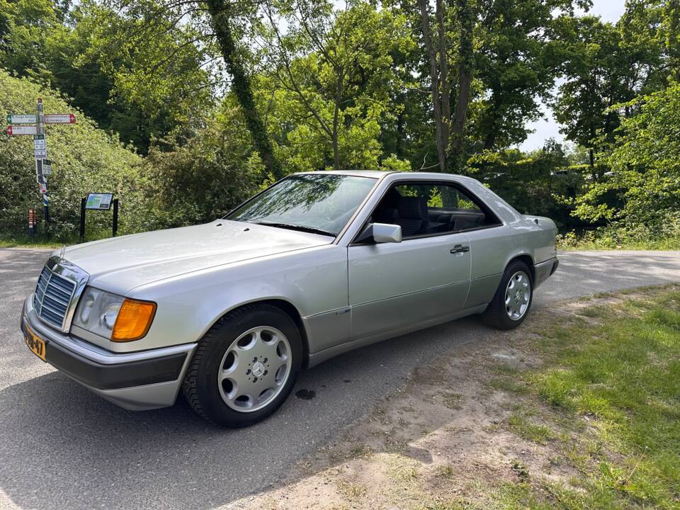 Bild 9/17 von Mercedes-Benz 230 CE (1991)