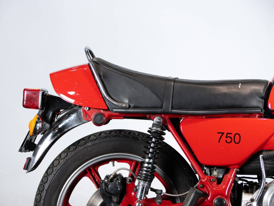 Image 42/50 of Yamaha XS 750 (1979)