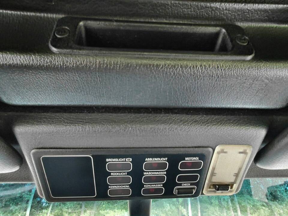 Immagine 15/53 di BMW 320i (1989)