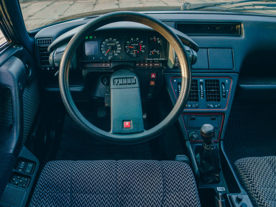 Image 27/74 of Citroën CX 25 GTI Turbo 2 (1988)