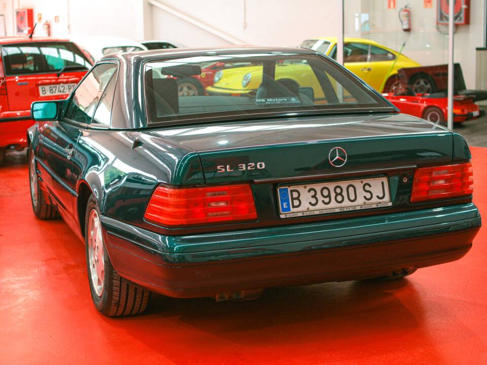Image 30/50 of Mercedes-Benz SL 320 (1995)