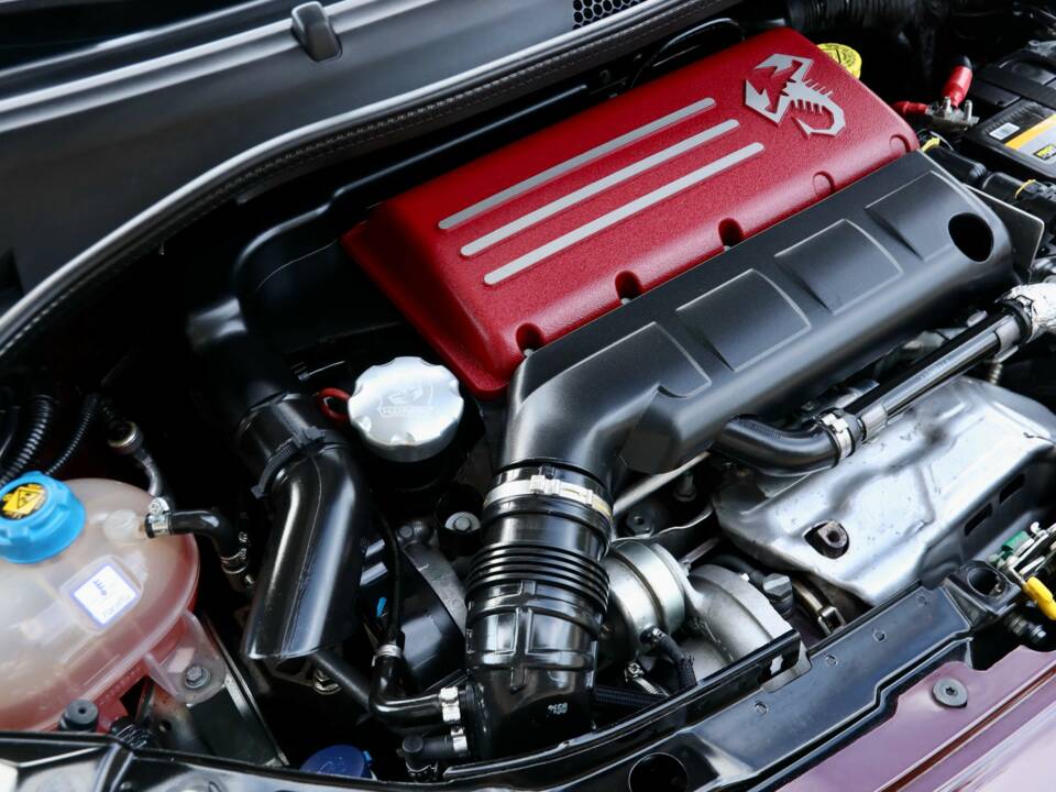 Immagine 46/50 di Abarth 695 &quot;Edizione Maserati&quot; (2013)