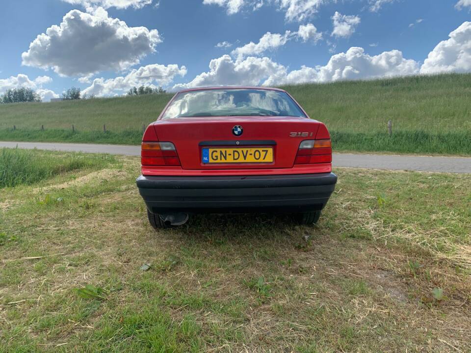 Image 3/5 of BMW 316i (1993)
