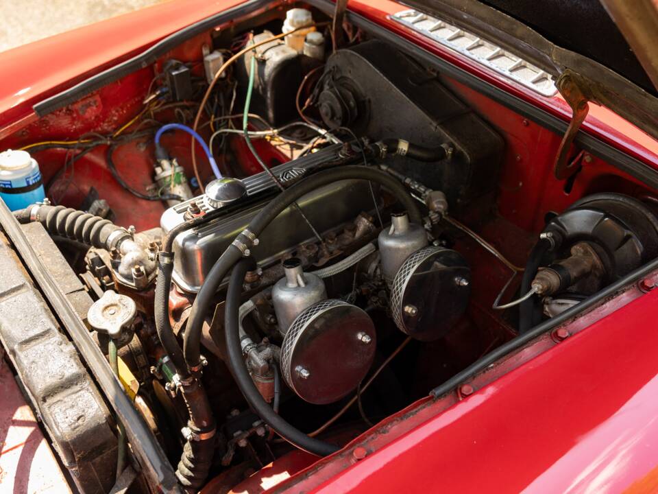 Image 5/50 of MG MGB GT (1970)
