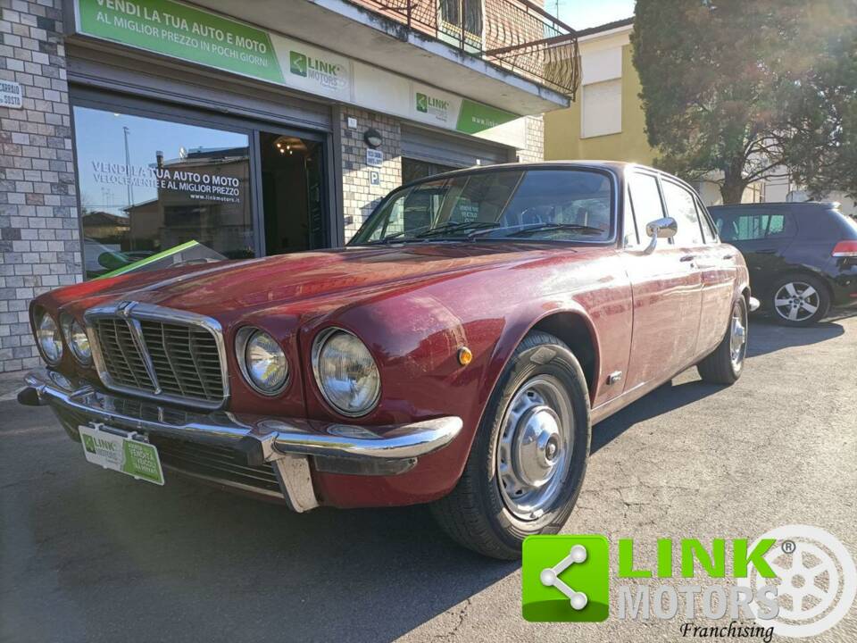 Immagine 4/10 di Jaguar XJ 6 3.4 (1975)