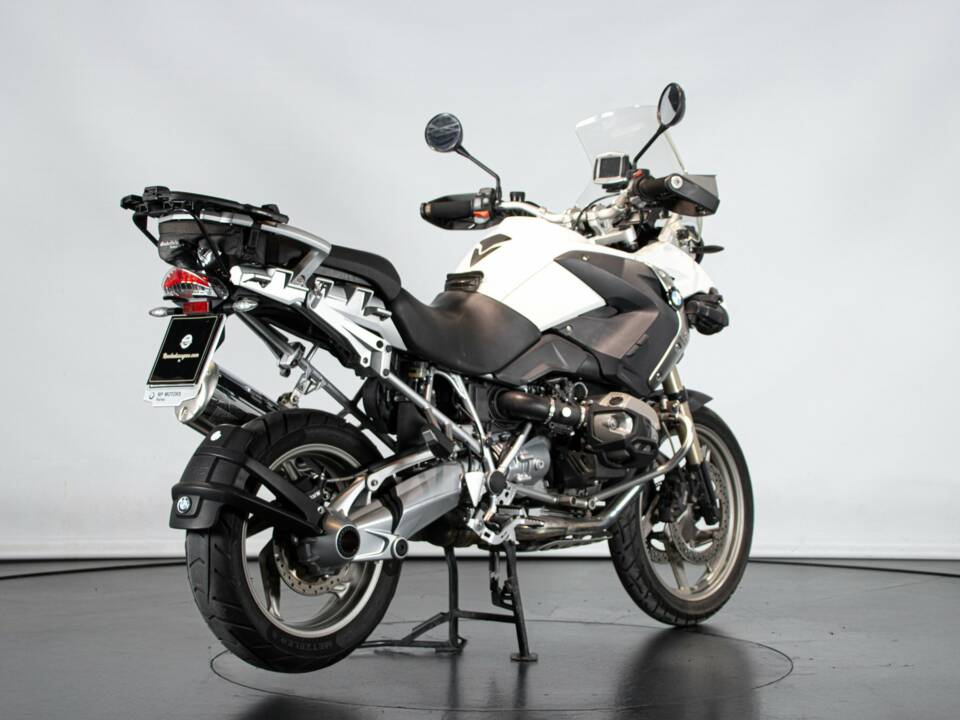 Image 4/50 of BMW DUMMY (2010)