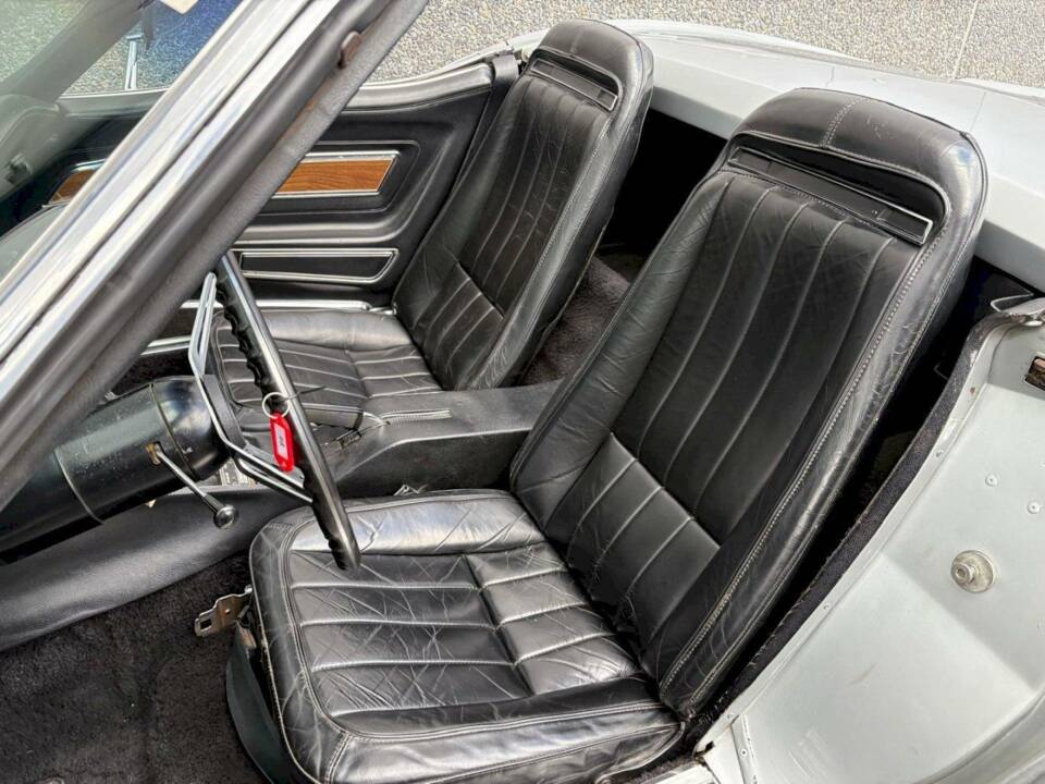 Image 15/36 of Chevrolet Corvette Stingray (1970)