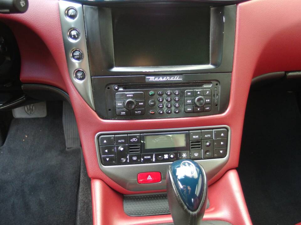 Image 49/99 of Maserati GranTurismo 4.2 (2008)