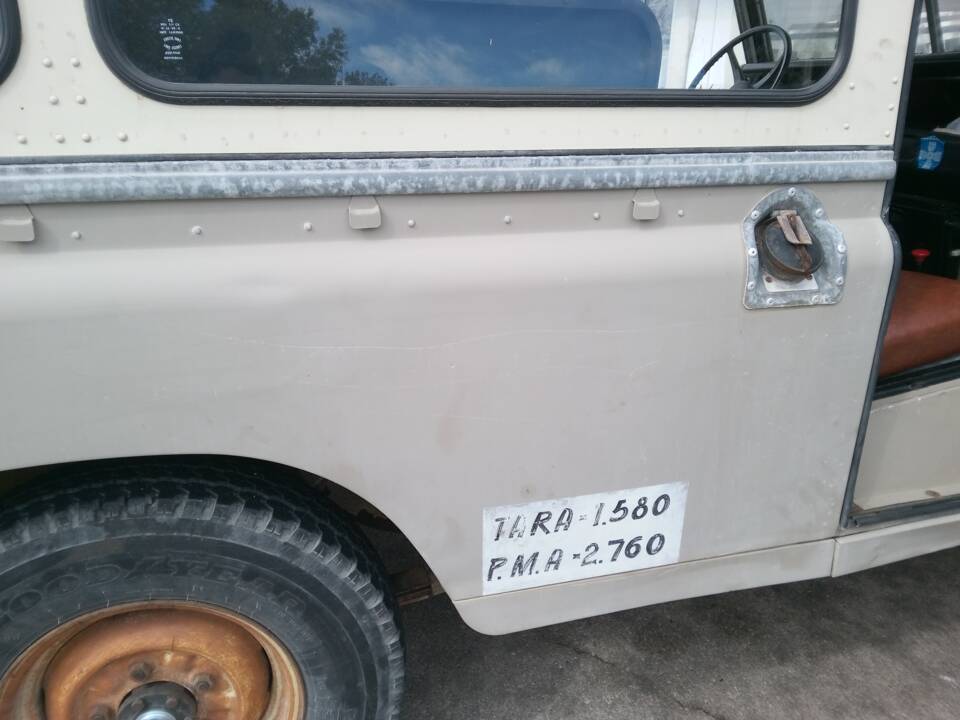 Image 20/30 of Land Rover 109 (1980)