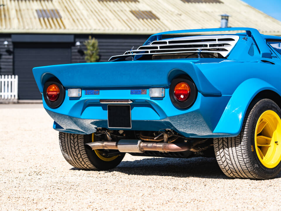 Image 25/46 of Lancia Stratos HF Stradale (1975)