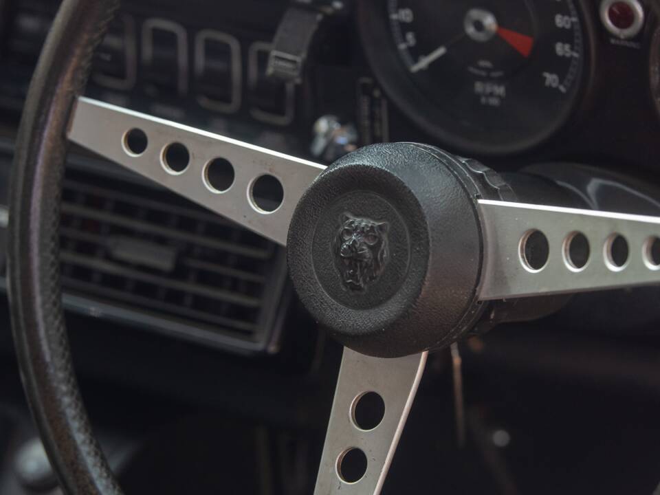 Image 37/50 de Jaguar Type E V12 (2+2) (1973)
