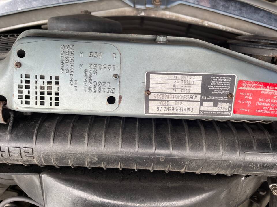 Image 21/30 of Mercedes-Benz 380 SEC (1985)