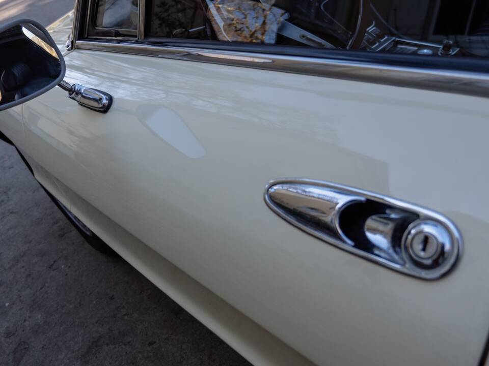 Image 13/58 of Alfa Romeo 2000 Spider Veloce (1977)