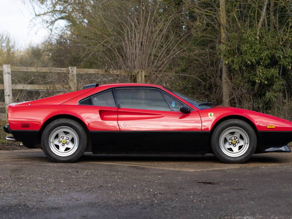 Bild 2/50 von Ferrari 308 GTBi Quattrovalvole (1983)