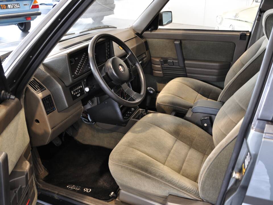 Bild 16/21 von Alfa Romeo 90 2.5 Quadrifoglio Oro (1985)
