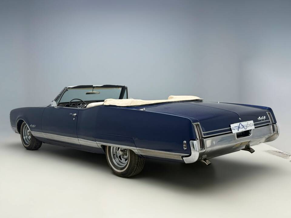 Image 21/23 of Oldsmobile Ninety-Eight (1968)