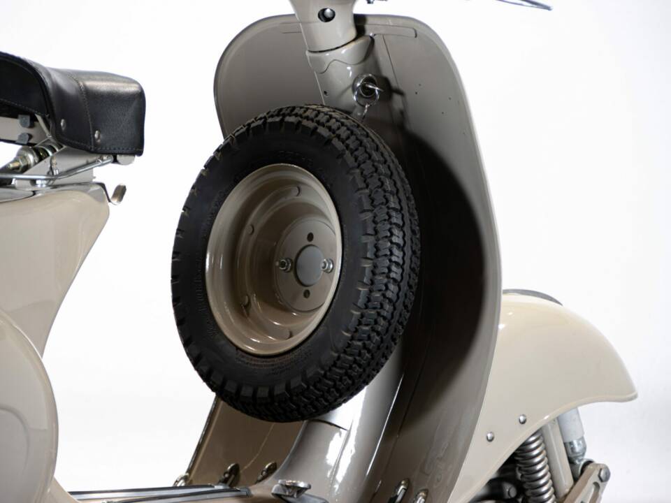 Image 38/50 de Piaggio Vespa 125 (1959)