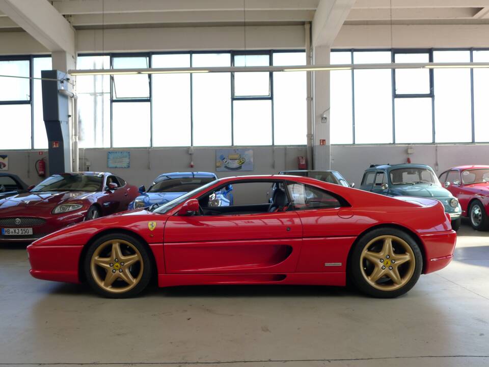 Afbeelding 32/41 van Ferrari F 355 Berlinetta (1995)