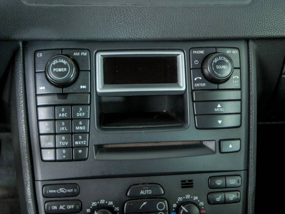 Image 24/43 of Volvo XC90 2.5T (2005)
