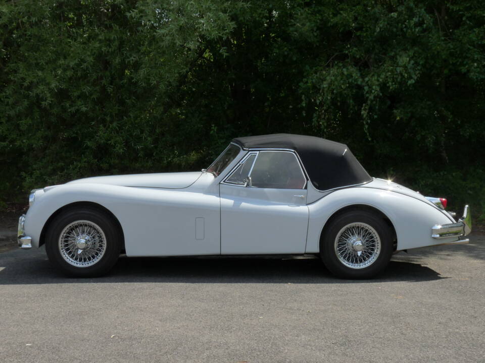 Image 3/22 of Jaguar XK 140 SE DHC (1957)