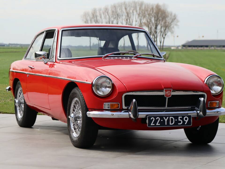 Image 42/50 of MG MGB GT (1974)