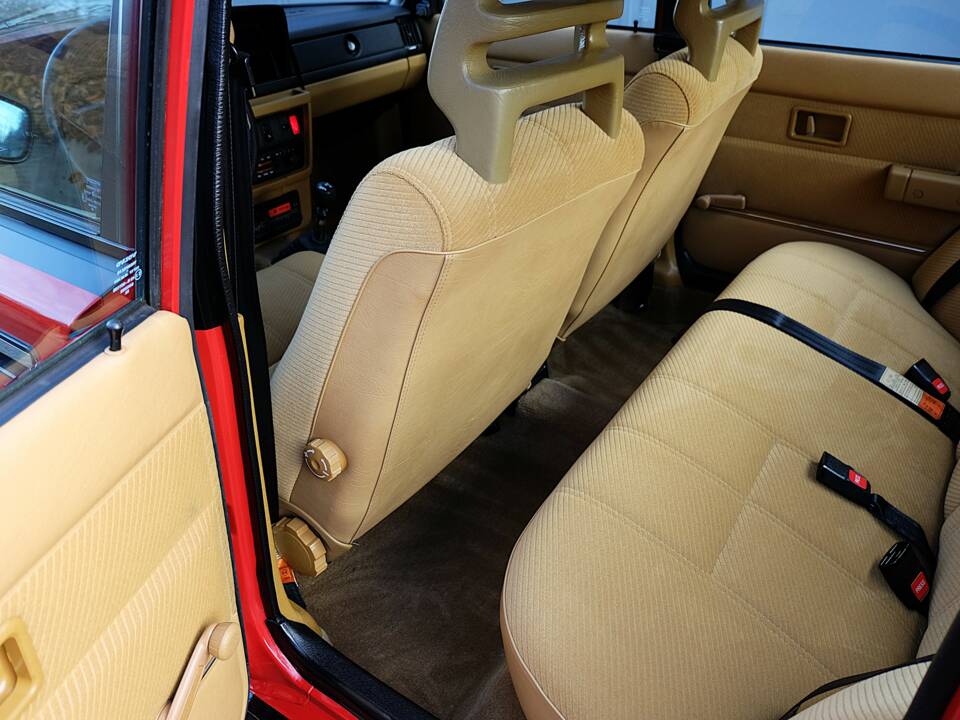 Image 23/75 de Volvo 240 (1986)