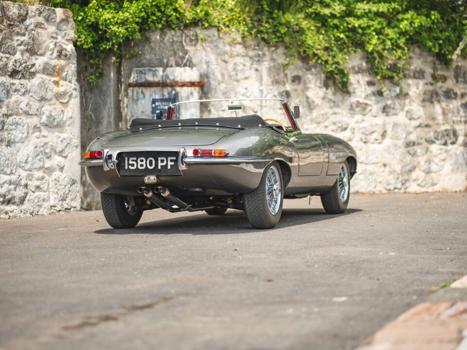 Image 11/50 of Jaguar Type E 3.8 (1963)