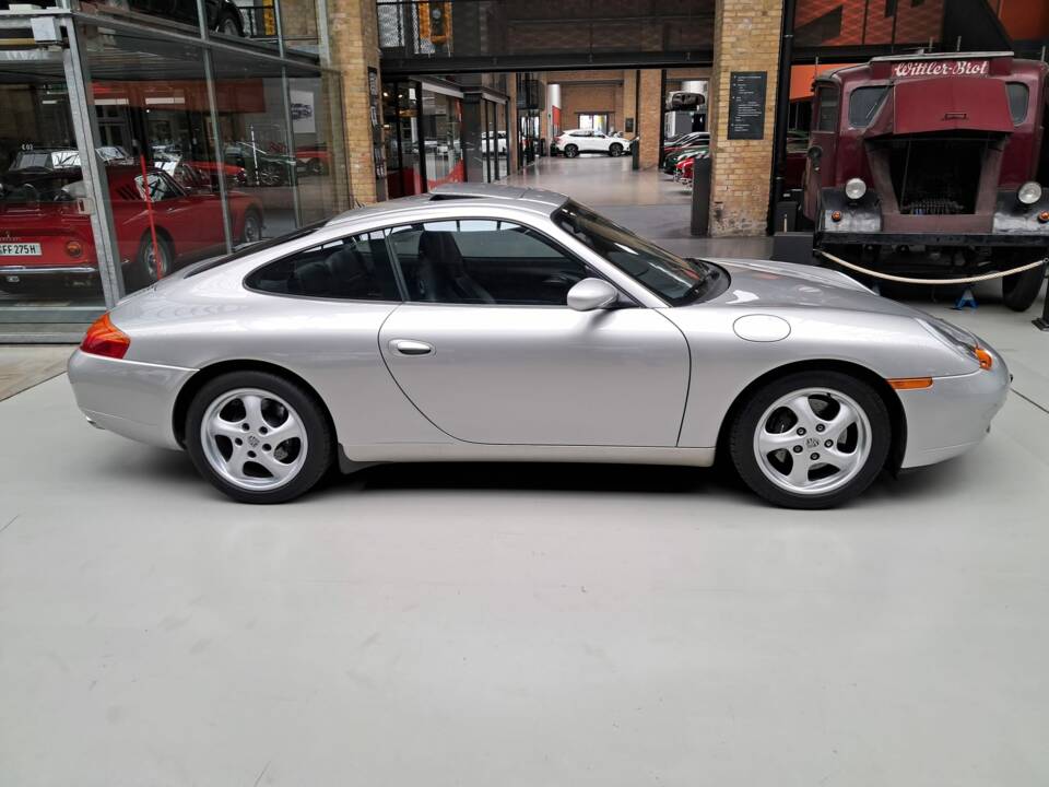 Image 19/33 de Porsche 911 Carrera (1996)
