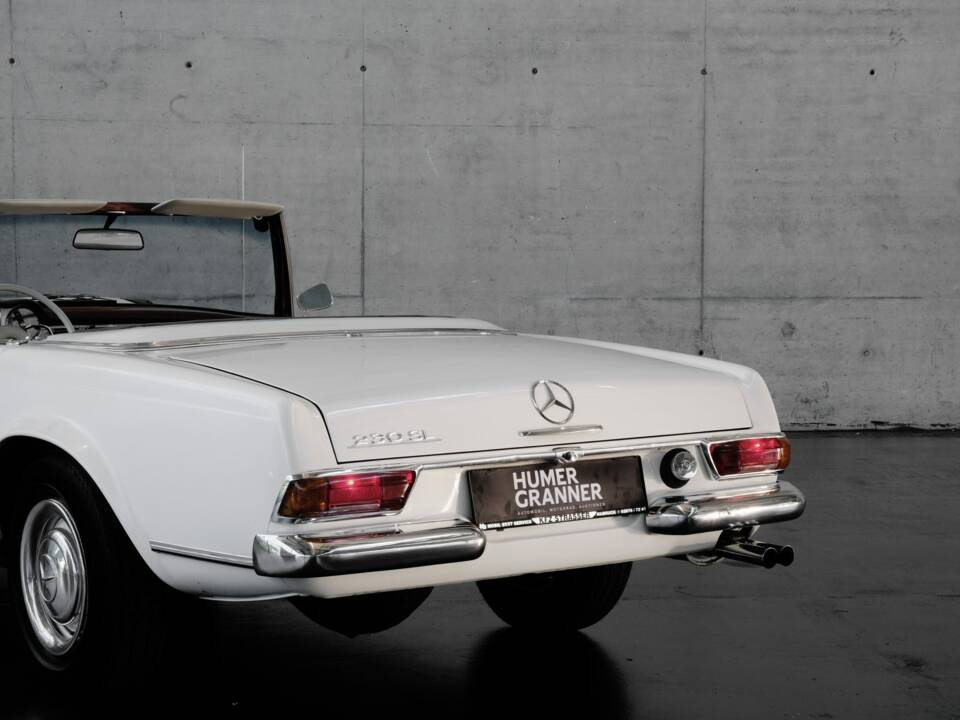 Afbeelding 17/40 van Mercedes-Benz 230 SL (1964)