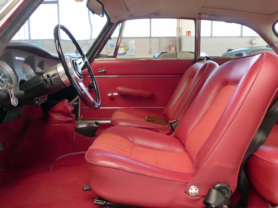Imagen 36/40 de Alfa Romeo Giulia 1600 Sprint GT (1965)