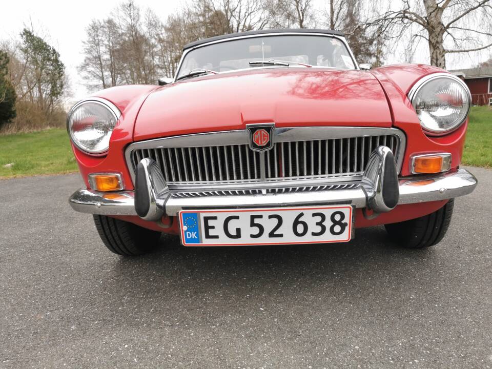 Image 30/58 of MG MGB (1968)